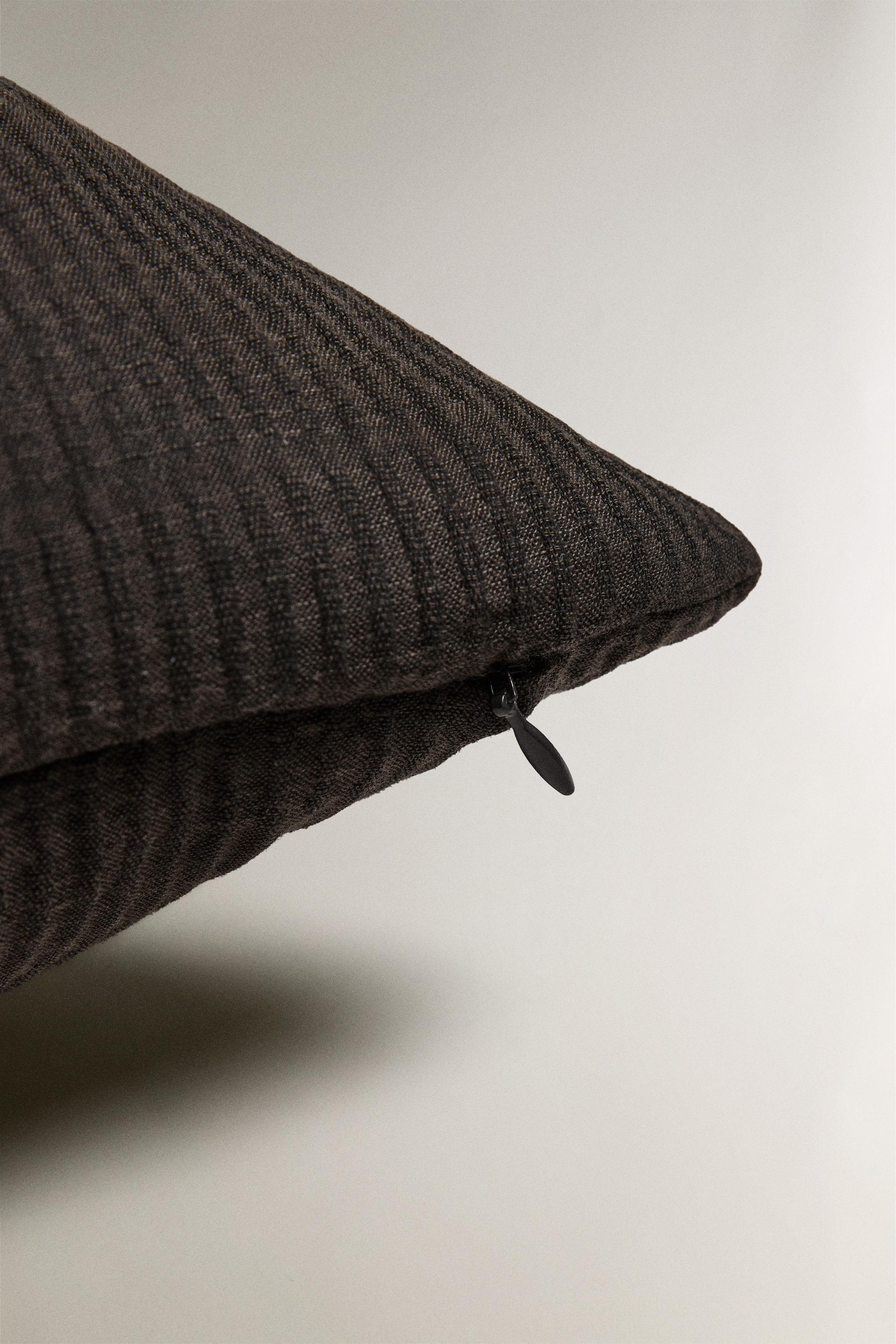 GATHERED QUILT THROW PILLOW COVER